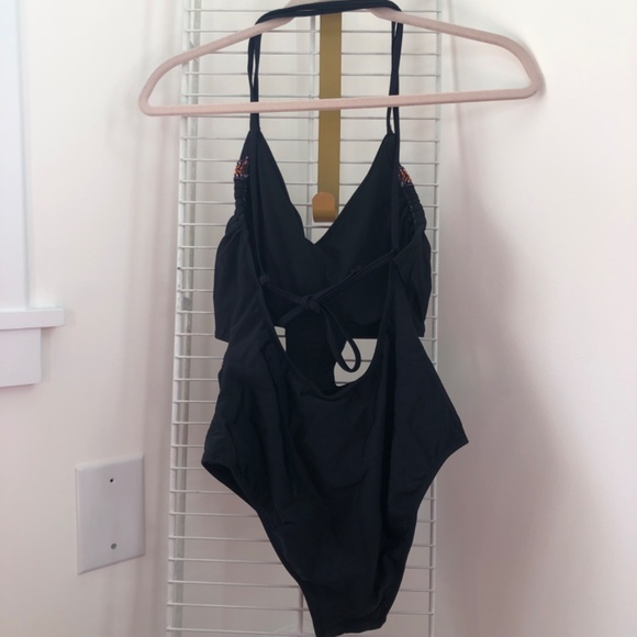 💚 black one piece with beading design - Picture 6 of 10